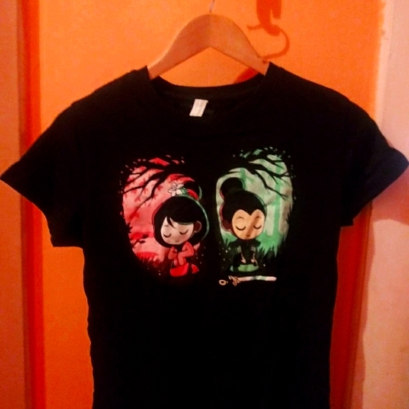 Disney Tops - MULAN Tee turtle/Disney large womens shirt